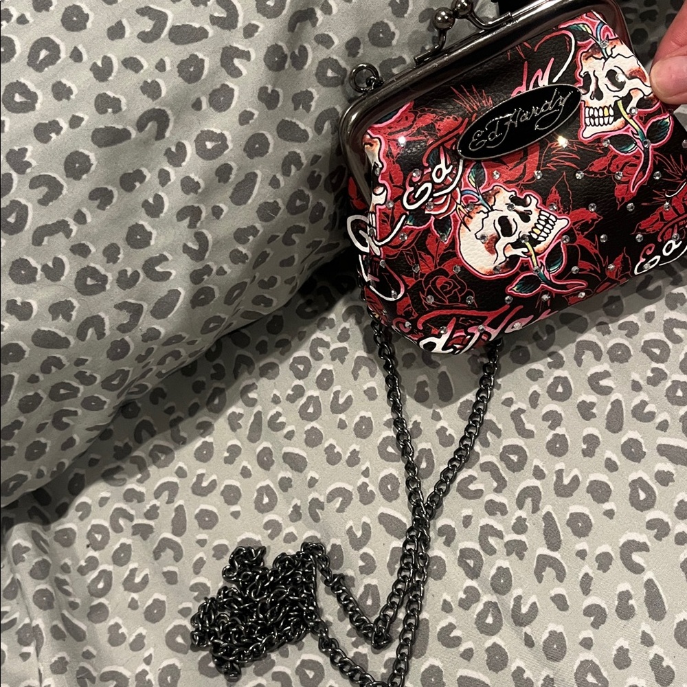 Ed Hardy Black & Red Skull Print Kiss-Lock Crossbody Clutch - Picture 3 of 4
